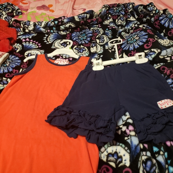 Matching Sets - Picture 3 of 4